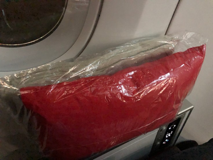 2019 iberia premium economy 03 goodie storage occupied