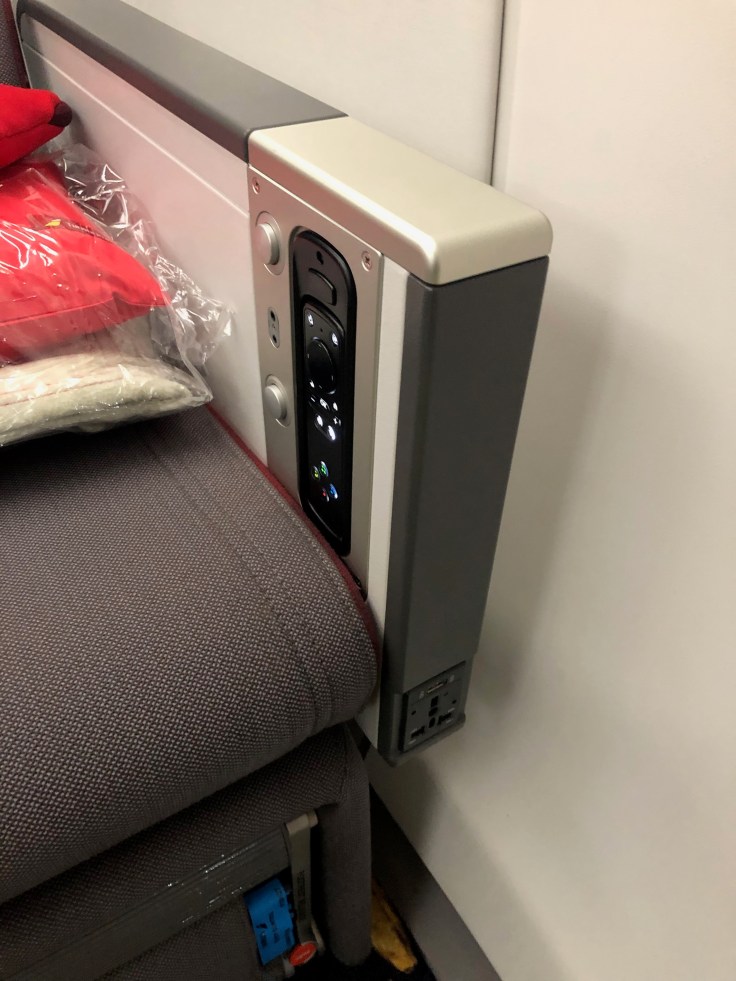 2019 iberia premium economy 03 seat column left
