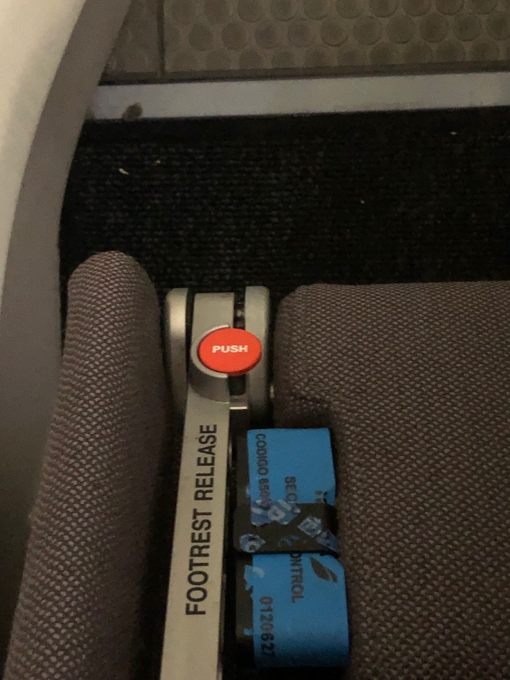 2019 iberia premium economy 03 seat legrest release