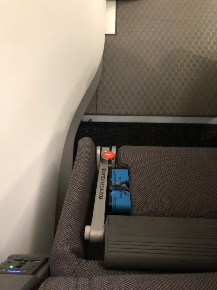 2019 iberia premium economy 03 seat legrest