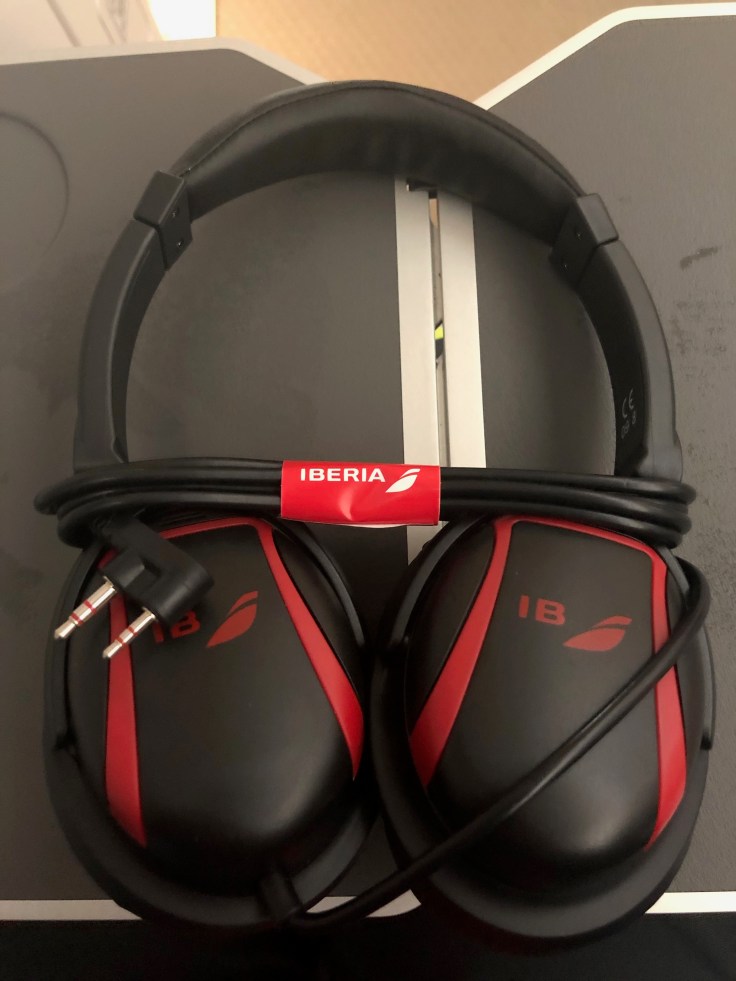 2019 iberia premium economy 05 headphones