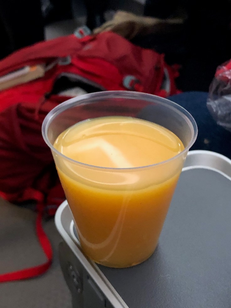 2019 iberia premium economy 06 predeparture beverage