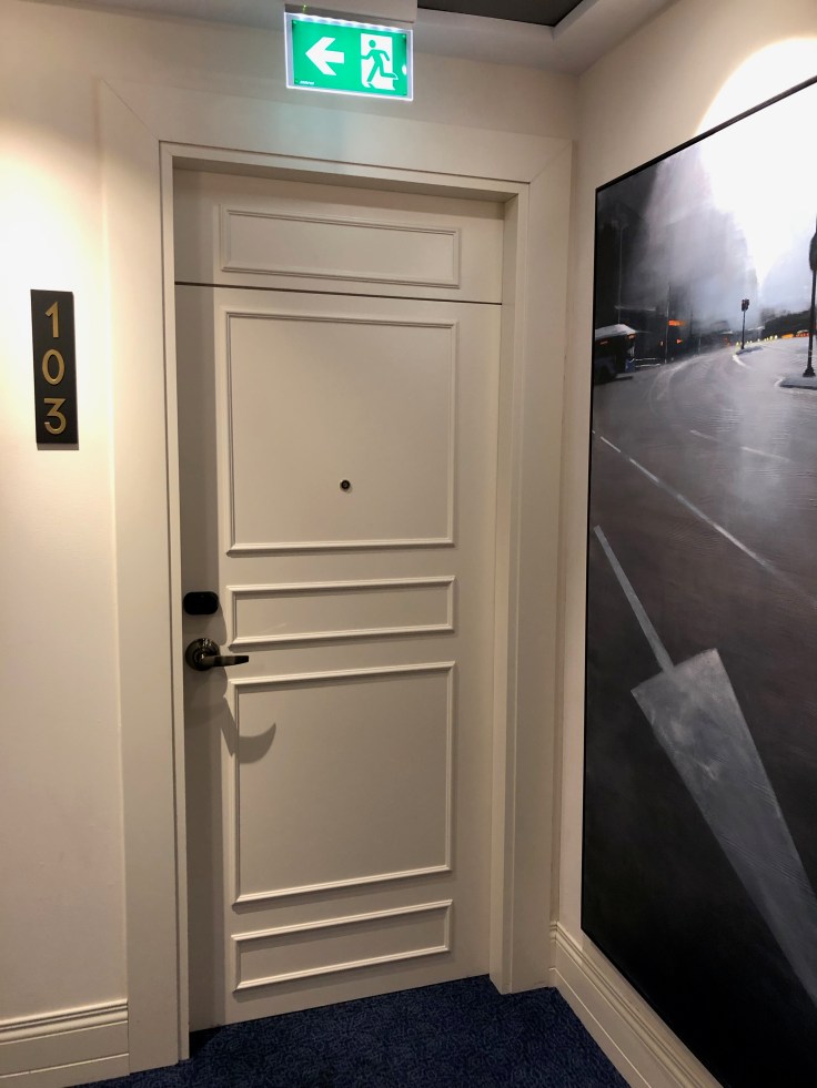 2019 hilton doubletree madrid 02.9 front door