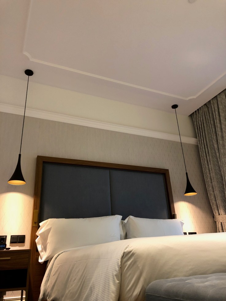2019 hilton doubletree madrid 03 bedding artsy angle