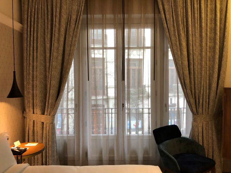 2019 hilton doubletree madrid 03 far wall