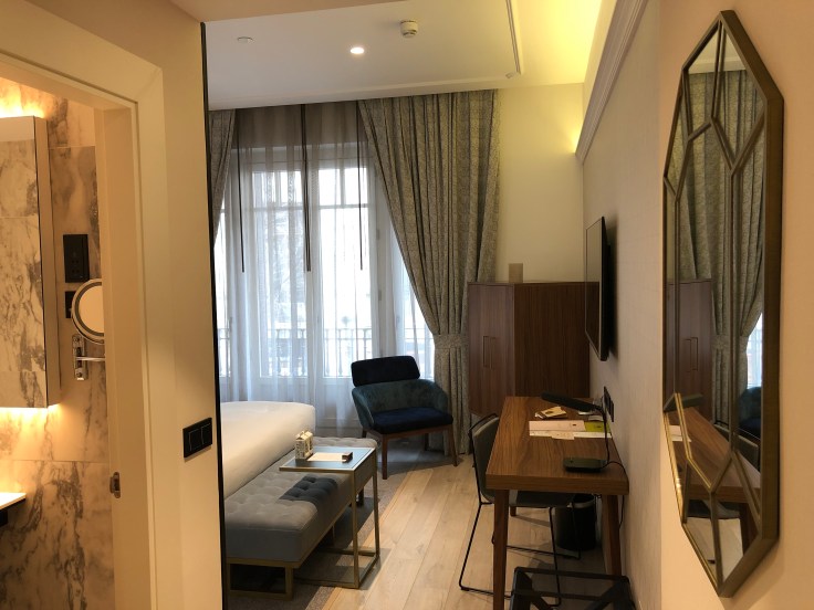 2019 hilton doubletree madrid 03 first view 04 bed
