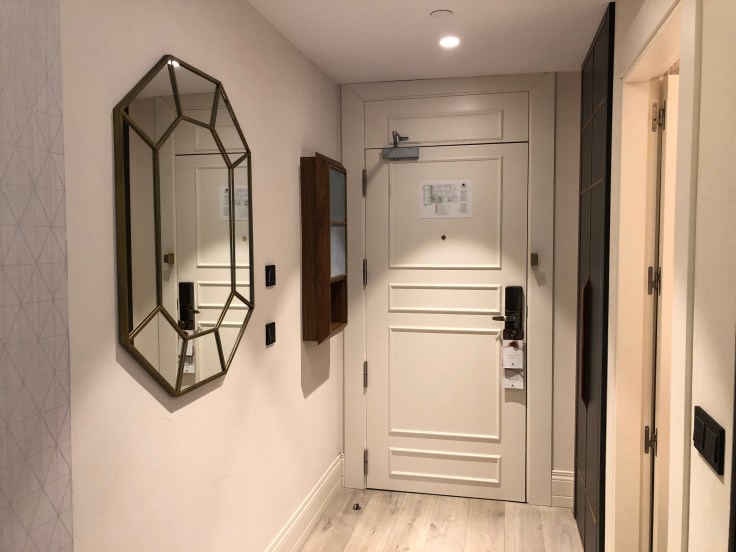 2019 hilton doubletree madrid 03 foyer