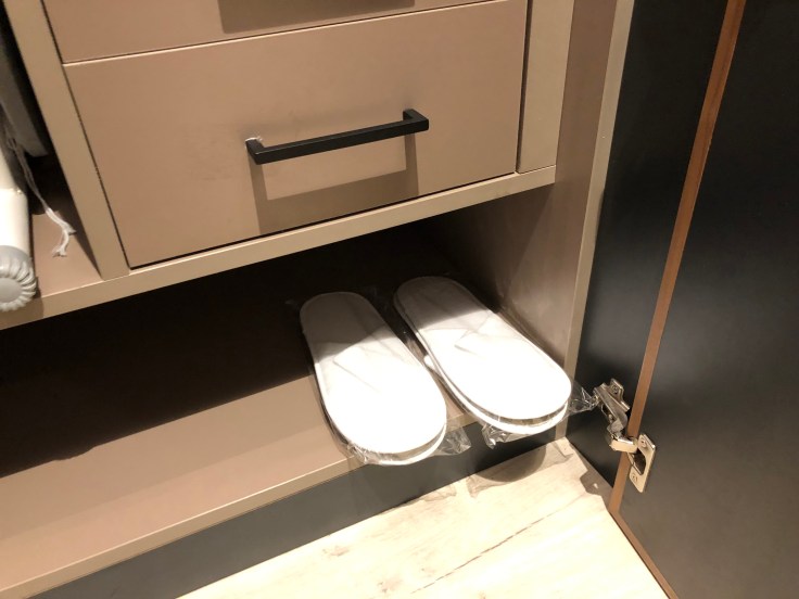 2019 hilton doubletree madrid 04 closet slippers