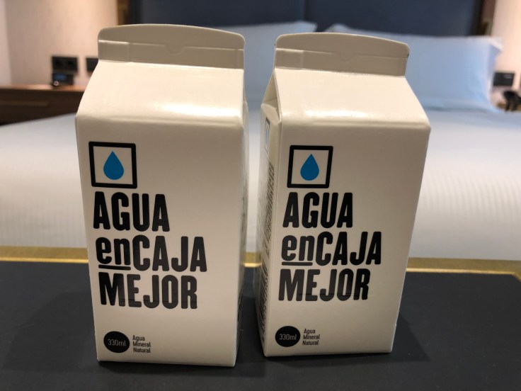 2019 hilton doubletree madrid 06 welcome water