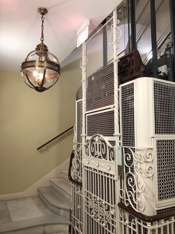 2019 hilton doubletree madrid 07 elevator lobby