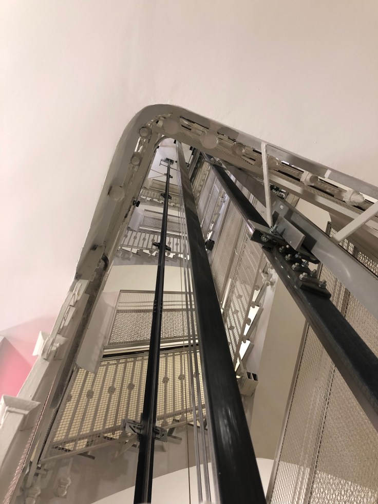 2019 hilton doubletree madrid 07 elevator shaft
