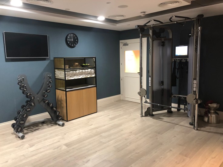 2019 hilton doubletree madrid 07 gym reverse angle