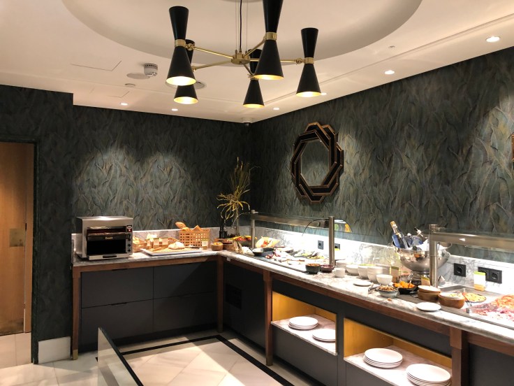 2019 hilton doubletree madrid 08 breakfast buffet area 01