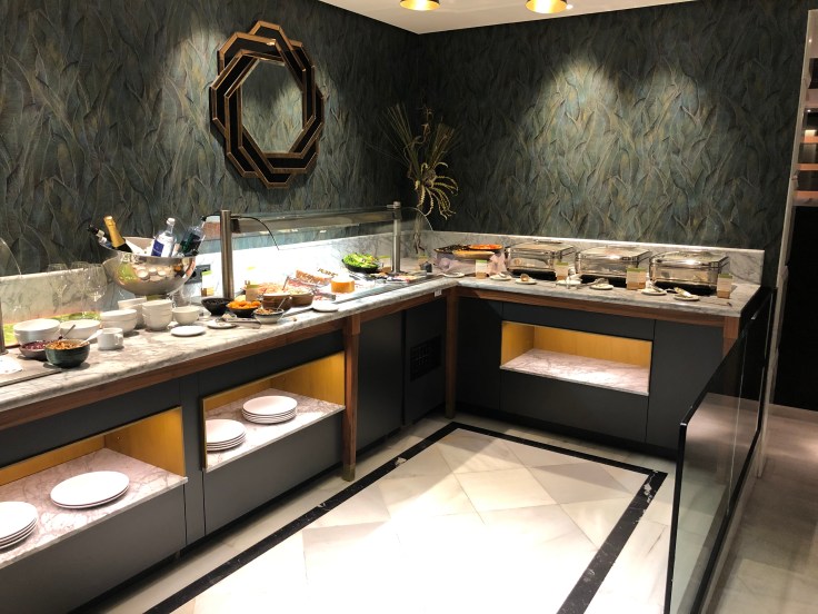 2019 hilton doubletree madrid 08 breakfast buffet area 02
