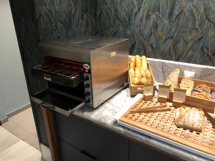 2019 hilton doubletree madrid 08 breakfast buffet spread 01