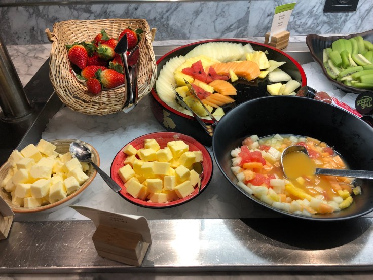 2019 hilton doubletree madrid 08 breakfast buffet spread 05
