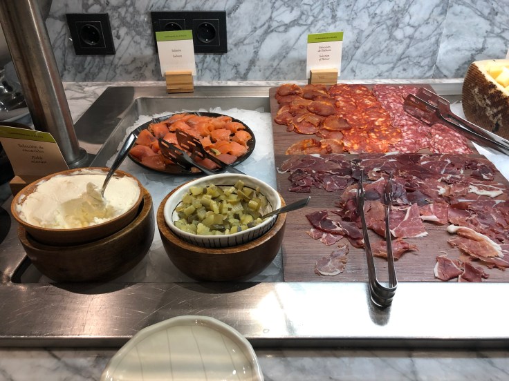 2019 hilton doubletree madrid 08 breakfast buffet spread 08