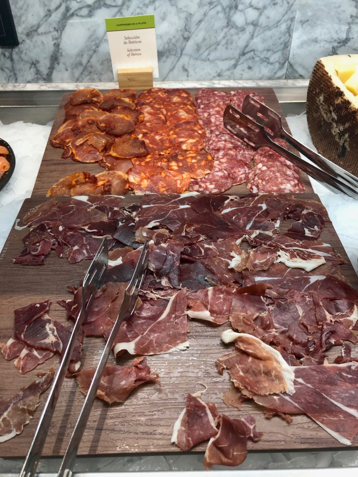 2019 hilton doubletree madrid 08 breakfast buffet spread 09
