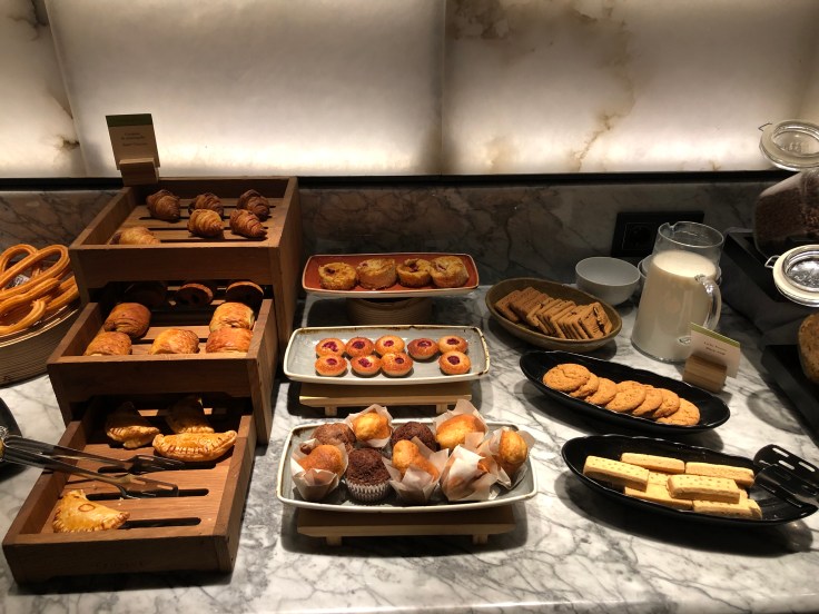 2019 hilton doubletree madrid 08 breakfast buffet spread 18