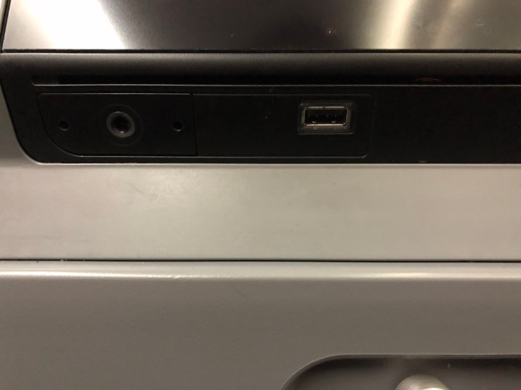 2019 Norwegian Air 03.5 USB and headphone jack
