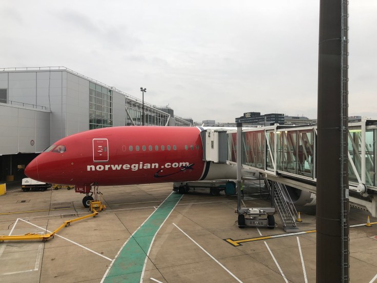 2019 Norwegian Air 09 disembarkation