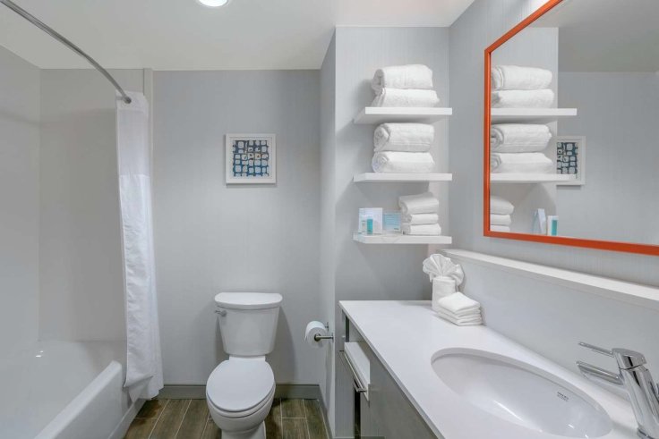 Obama Hampton Inn Bathroom