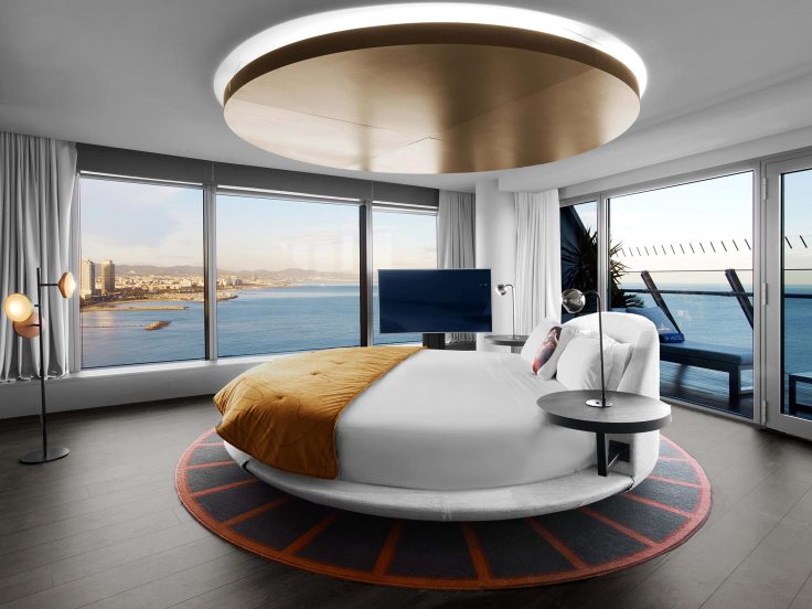 Obama Hampton Inn Circular Bed