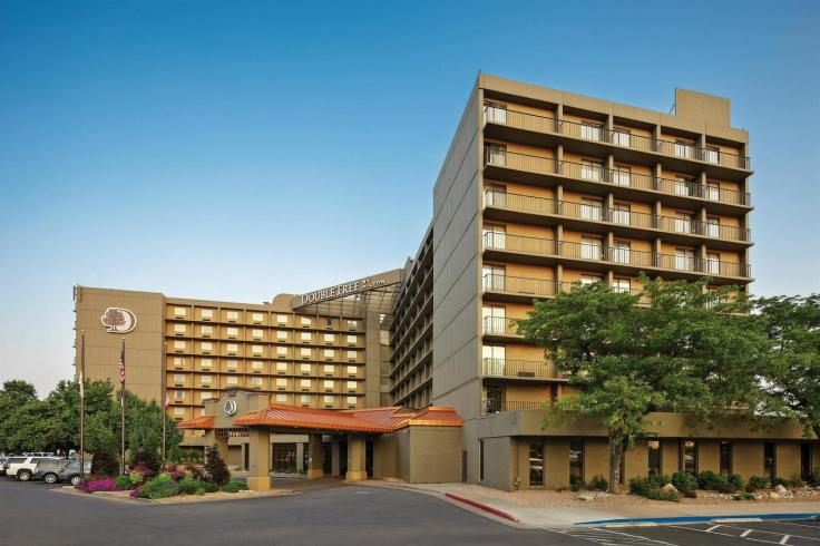 DoubleTree Boring Denver Exterior