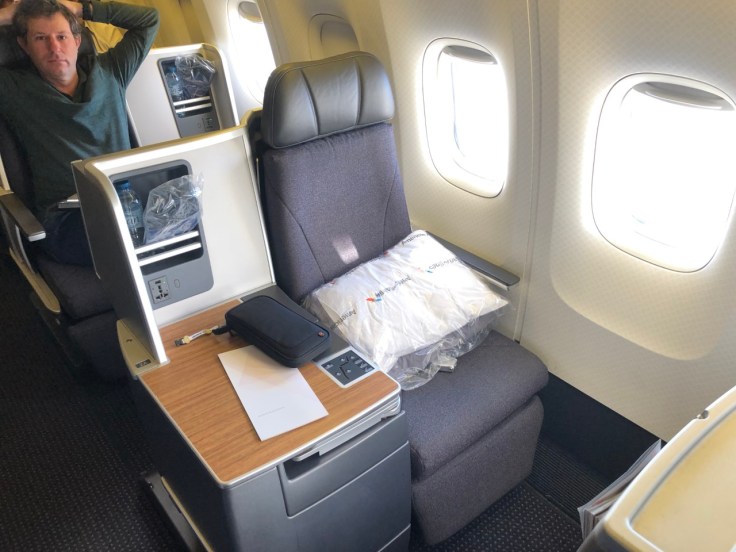 2019 AA Business Class 767 03 01 seat first view (WordPress Default Scale)